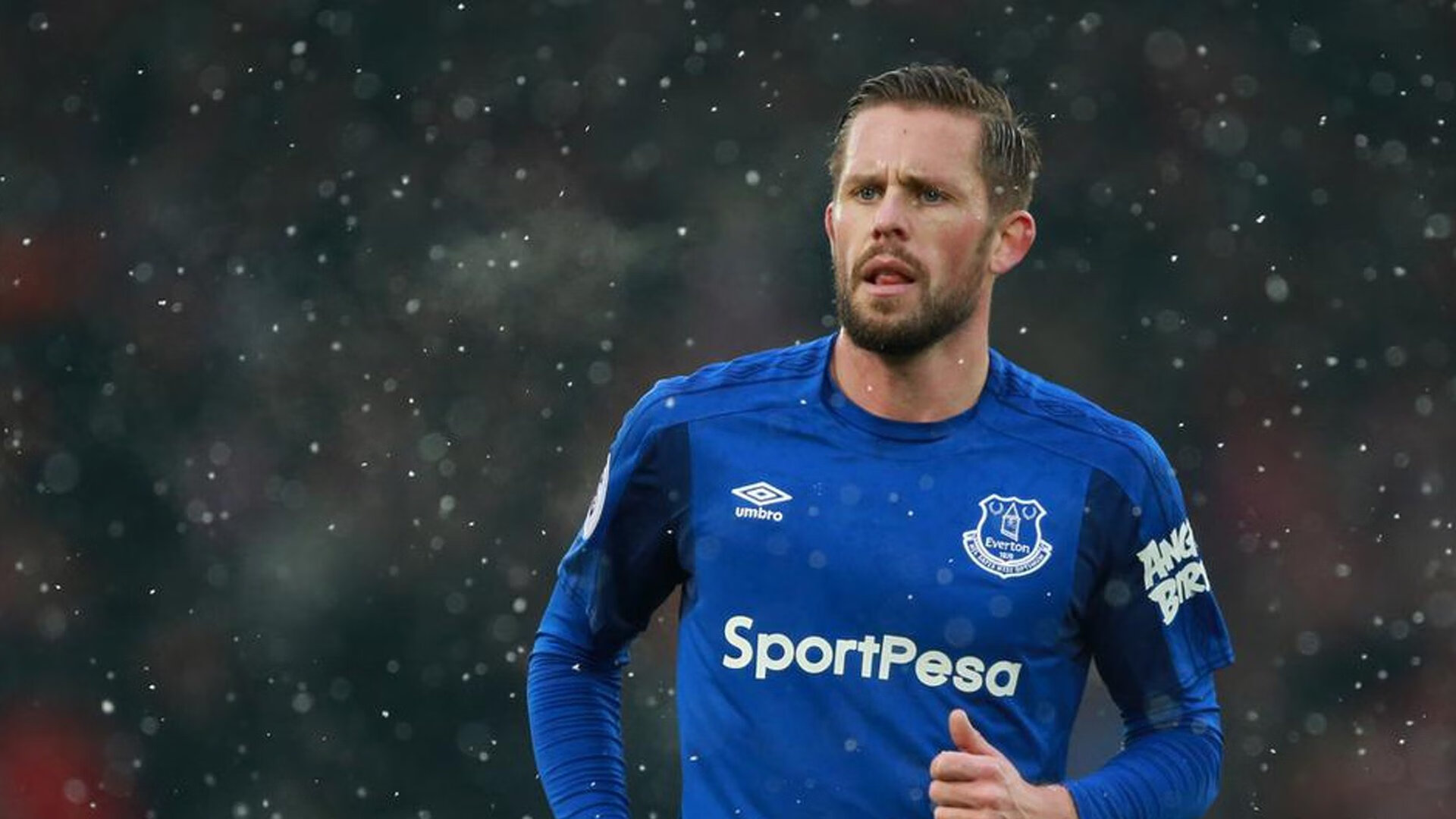 浓眉哥与70激战瑞士队分钟,刷新纪录胜负难料!,穆古鲁扎焦点对战热度持续攀升